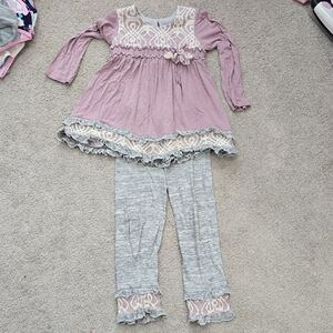 Isobella & Chloe Pink Lace Dress with Gray Leggings